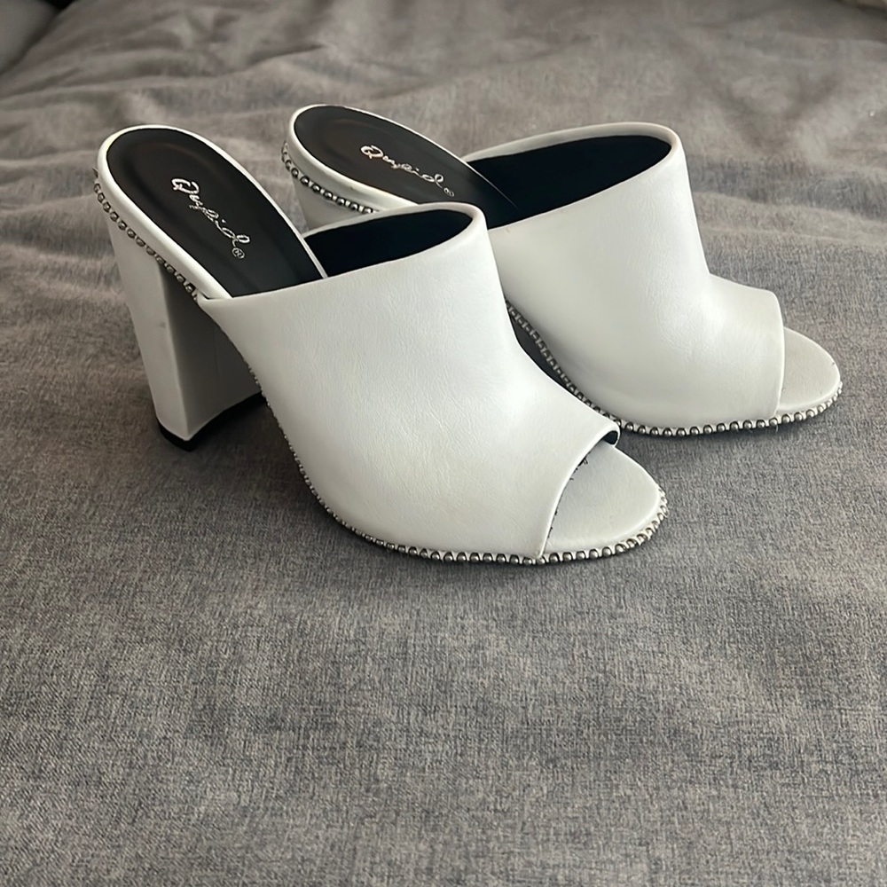 Qupid white open toe heels